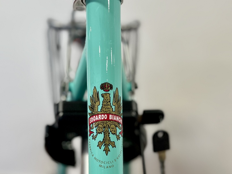 Bianchi-rubino-celeste