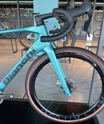 Celeste-bianchi-gravelfiets-impulso-review