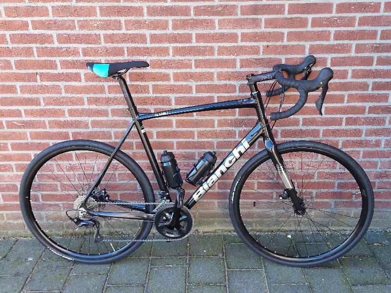 Bianchi Nirone 63cm Disc 105 22V Zwart